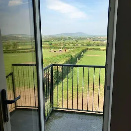 Conagh View 아파트 *